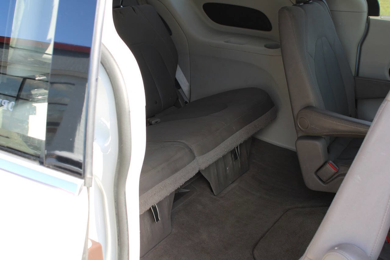 Used 2017 Chrysler Pacifica Touring Plus w/ Tire & Wheel Group image 55