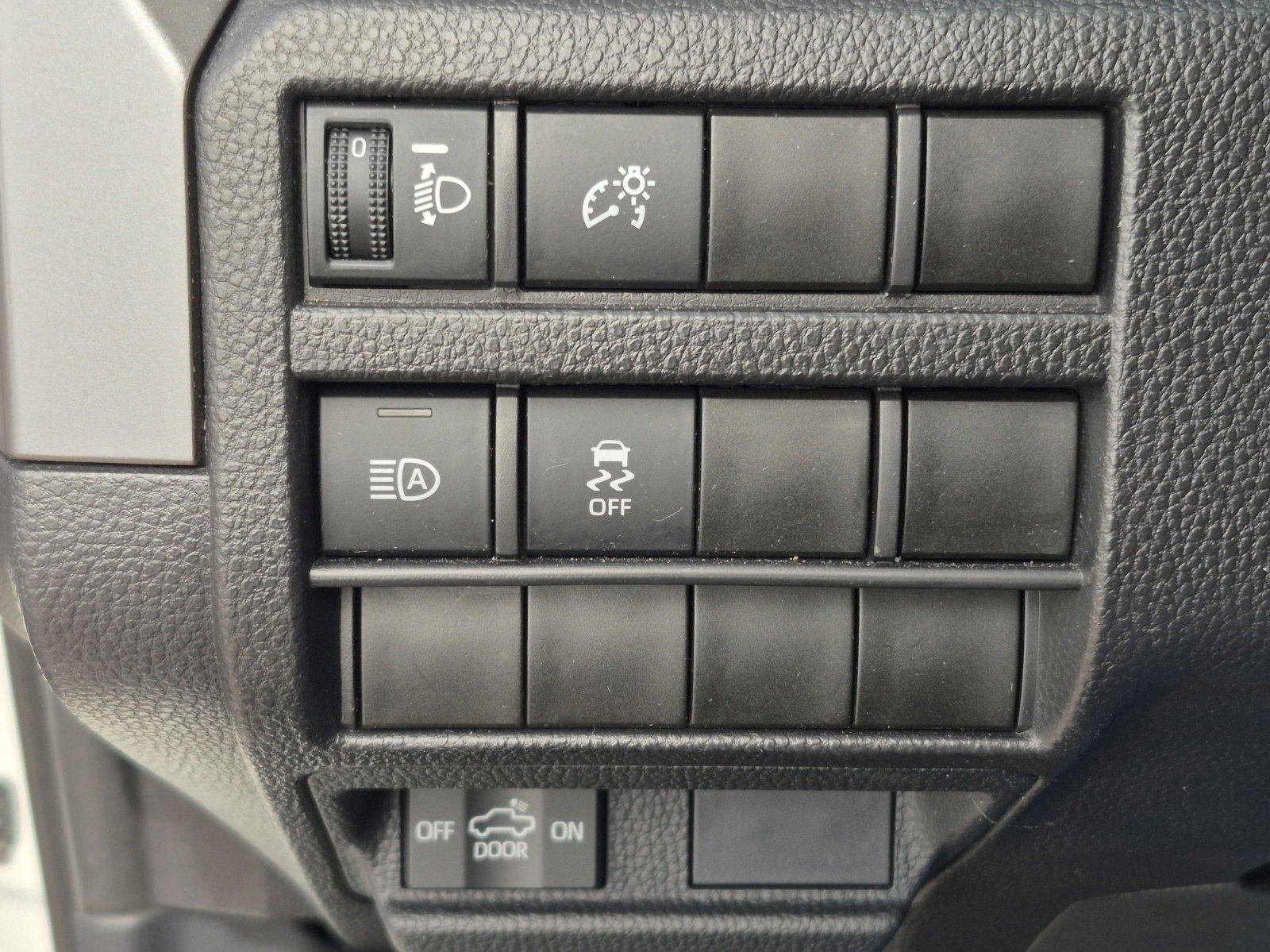 Certified 2025 Toyota Tacoma SR5 image 34