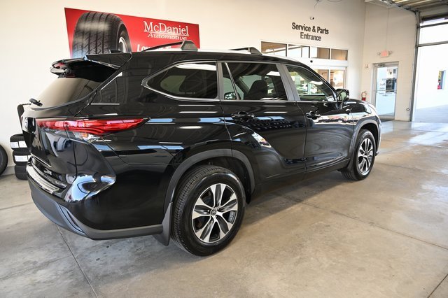 Used 2023 Toyota Highlander XLE image 5