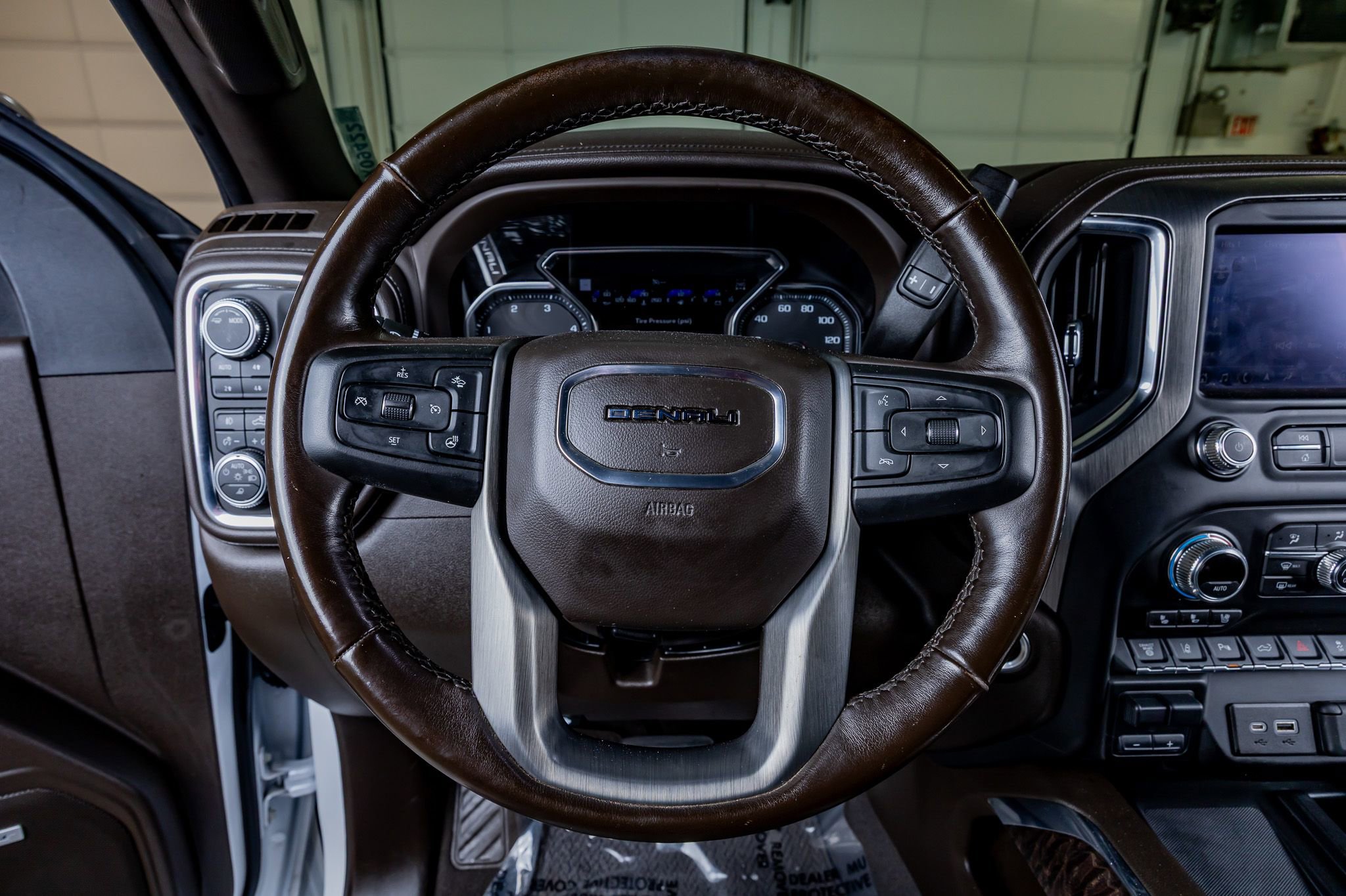 Used 2022 GMC Sierra 3500 Denali w/ Denali Ultimate Package AWD/4WD image 19