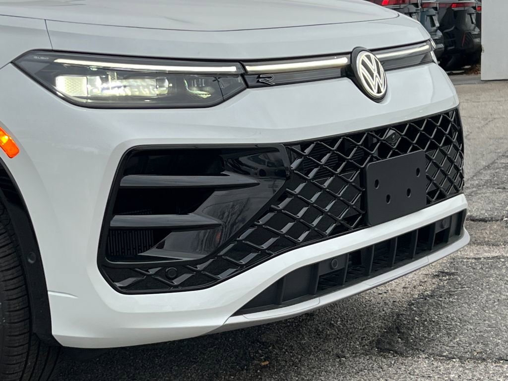 New 2026 Volkswagen Tiguan SEL R-Line image 4
