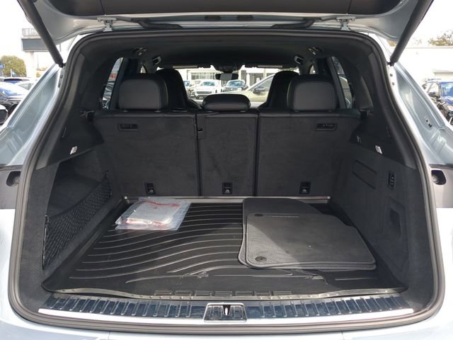 Used 2025 Porsche Cayenne GTS image 9