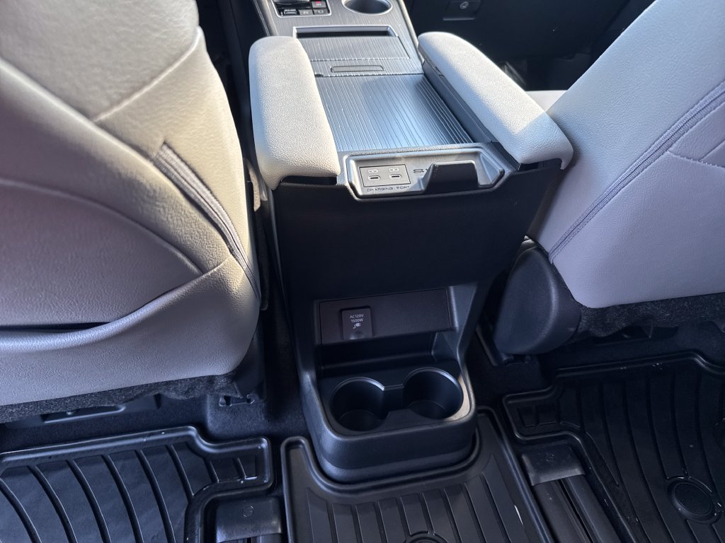 Used 2026 Toyota Sienna XLE AWD/4WD image 34