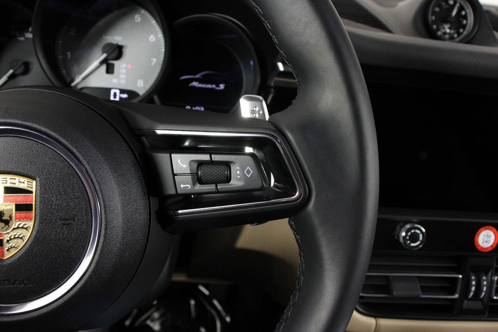 Certified 2025 Porsche Macan S image 15