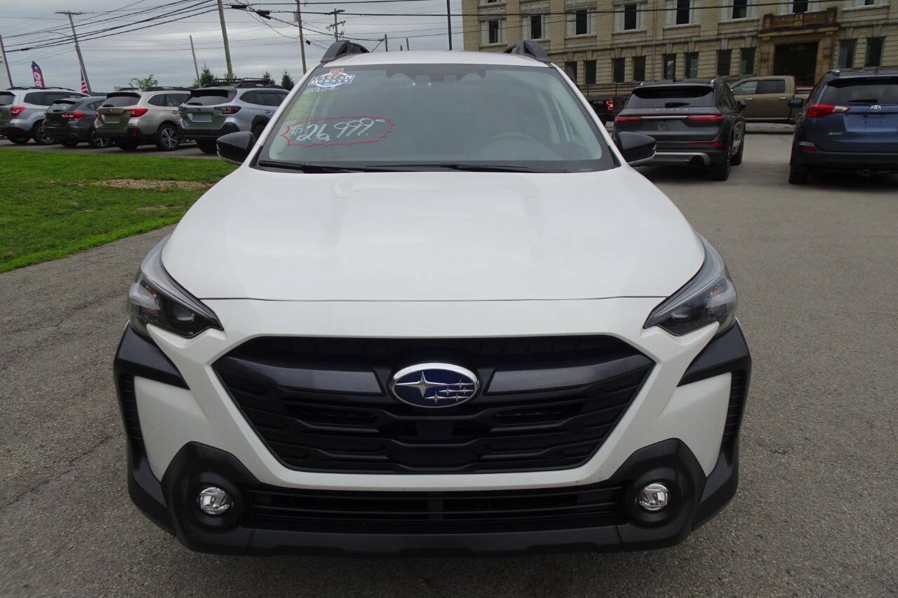 Used 2024 Subaru Outback Premium AWD/4WD image 3