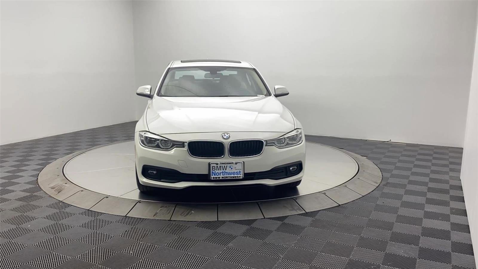 Used 2018 BMW 320i Sedan w/ Convenience Package image 11
