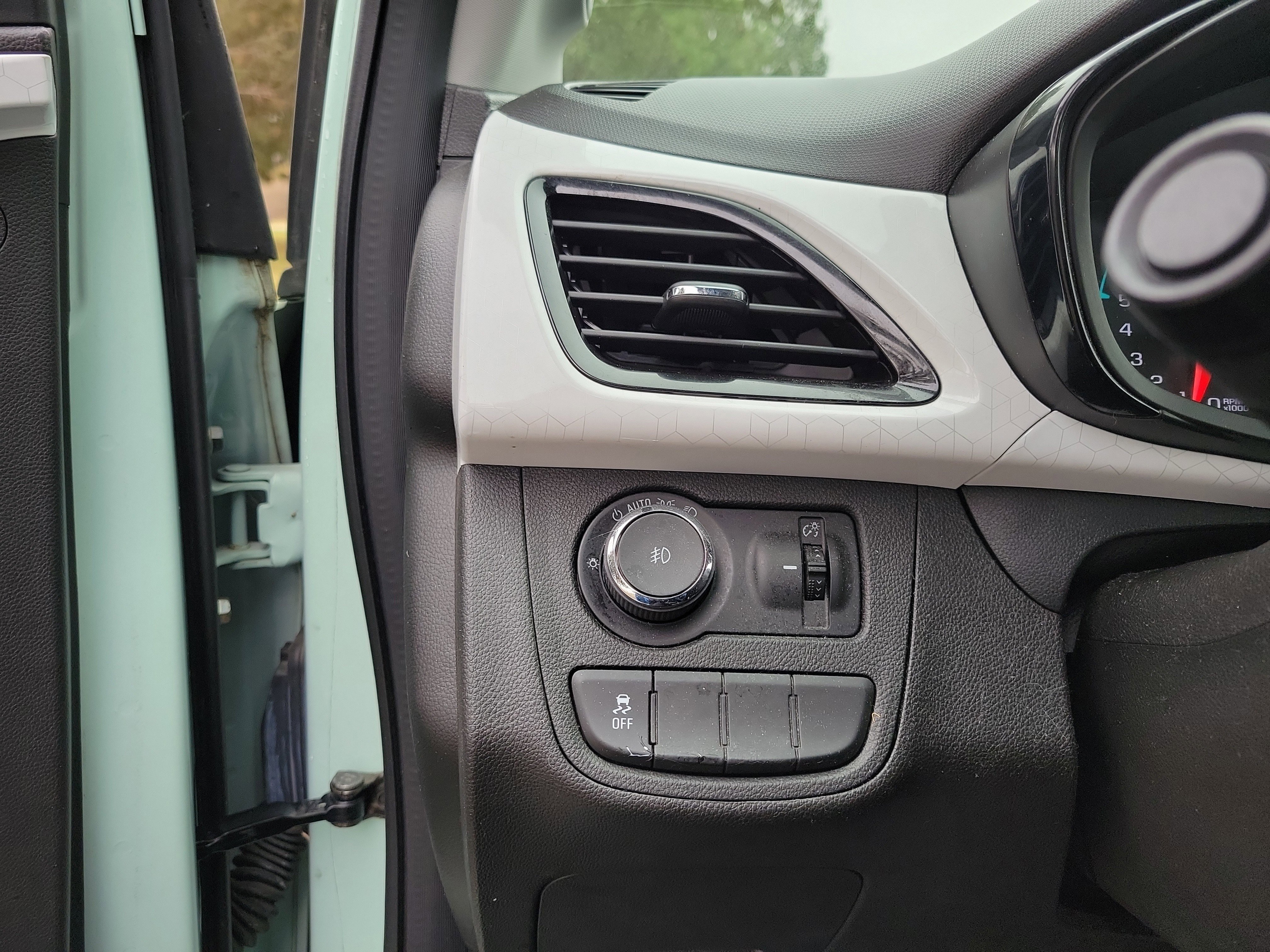 Used 2017 Chevrolet Spark LT image 20