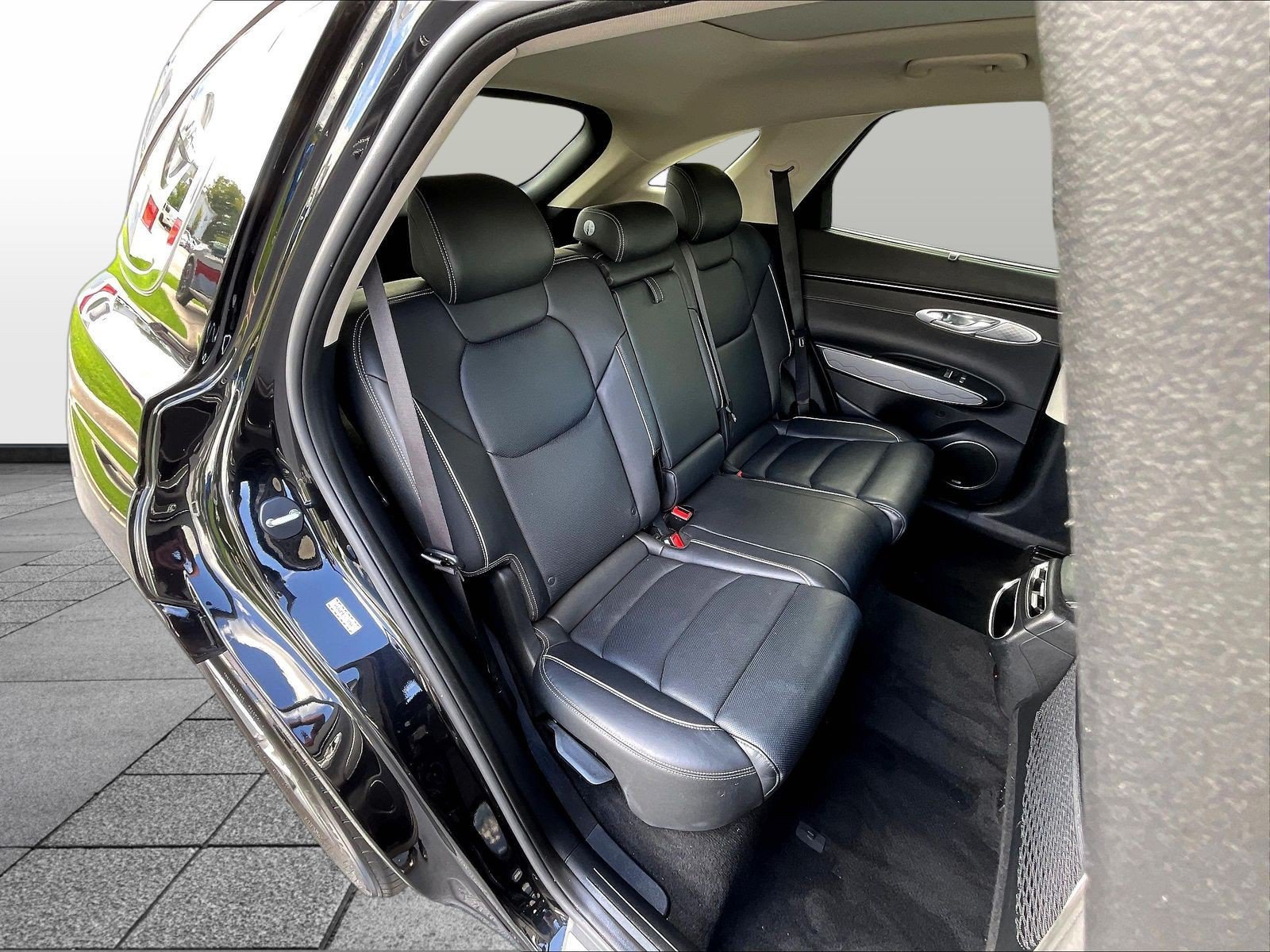 Used 2023 Genesis GV70 2.5T w/ Advanced Package AWD/4WD image 28