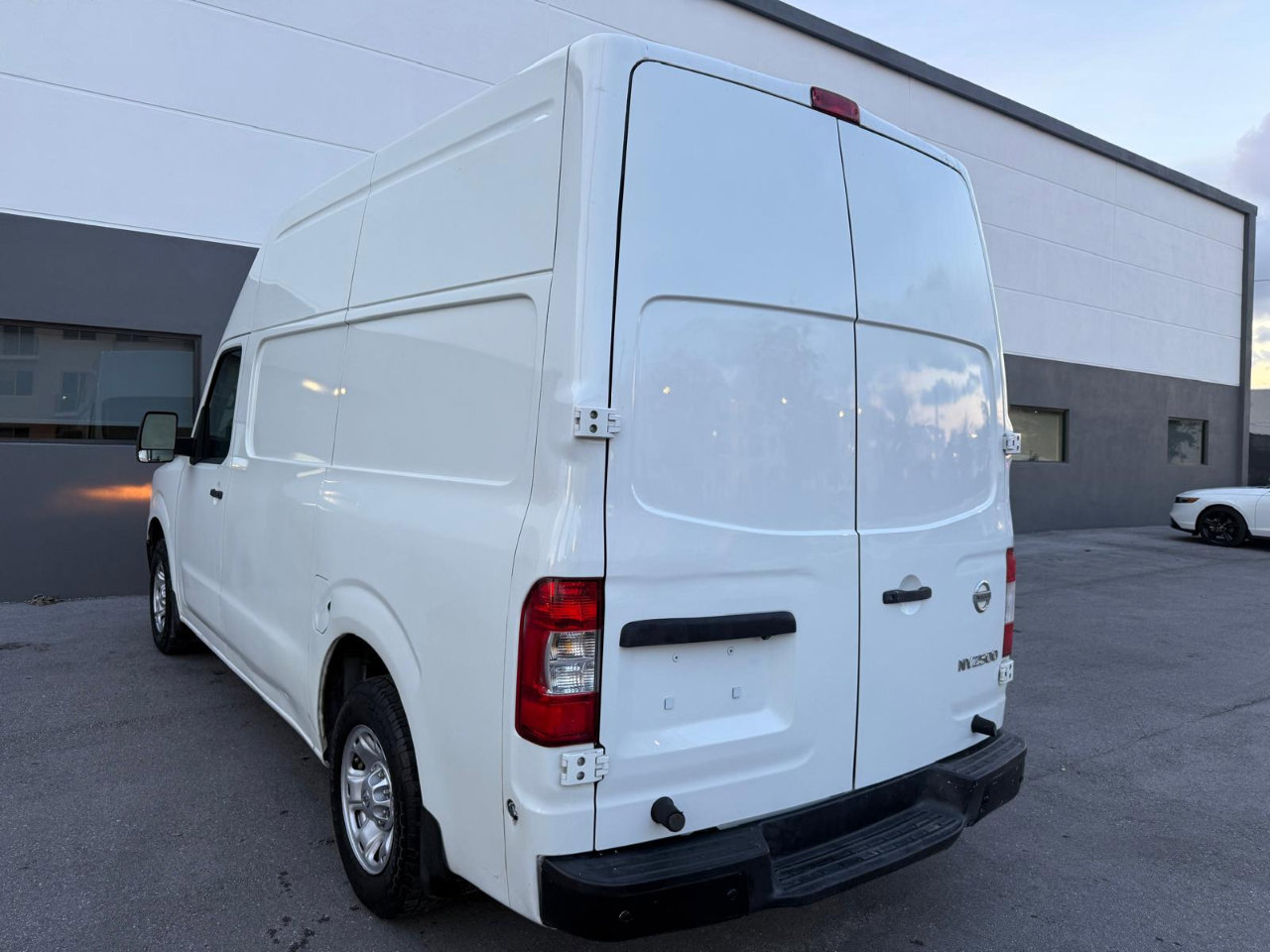 Used 2018 Nissan NV 2500 SV w/ Navigation Package image 4