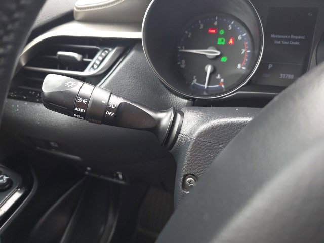 Used 2022 Toyota C-HR Limited image 14