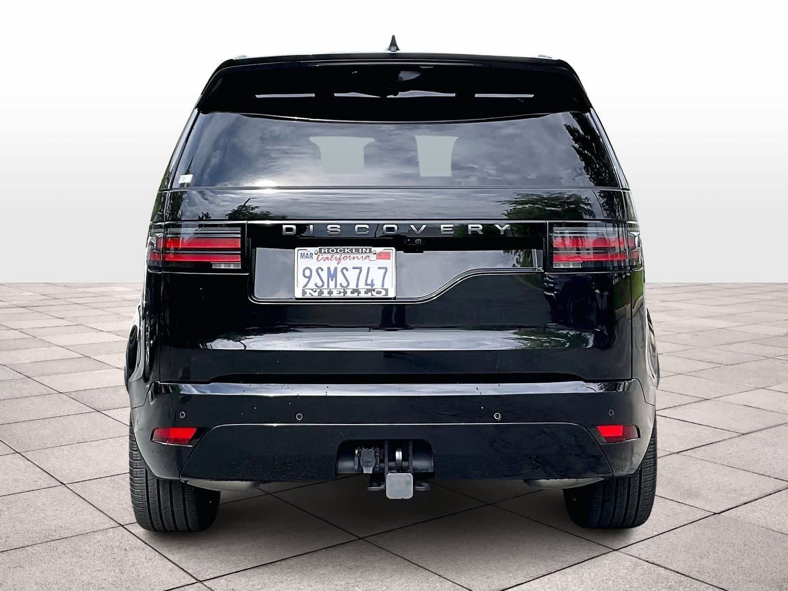 Used 2025 Land Rover Discovery Dynamic SE AWD/4WD image 6