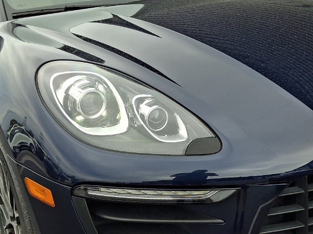 Certified 2018 Porsche Macan AWD/4WD image 11