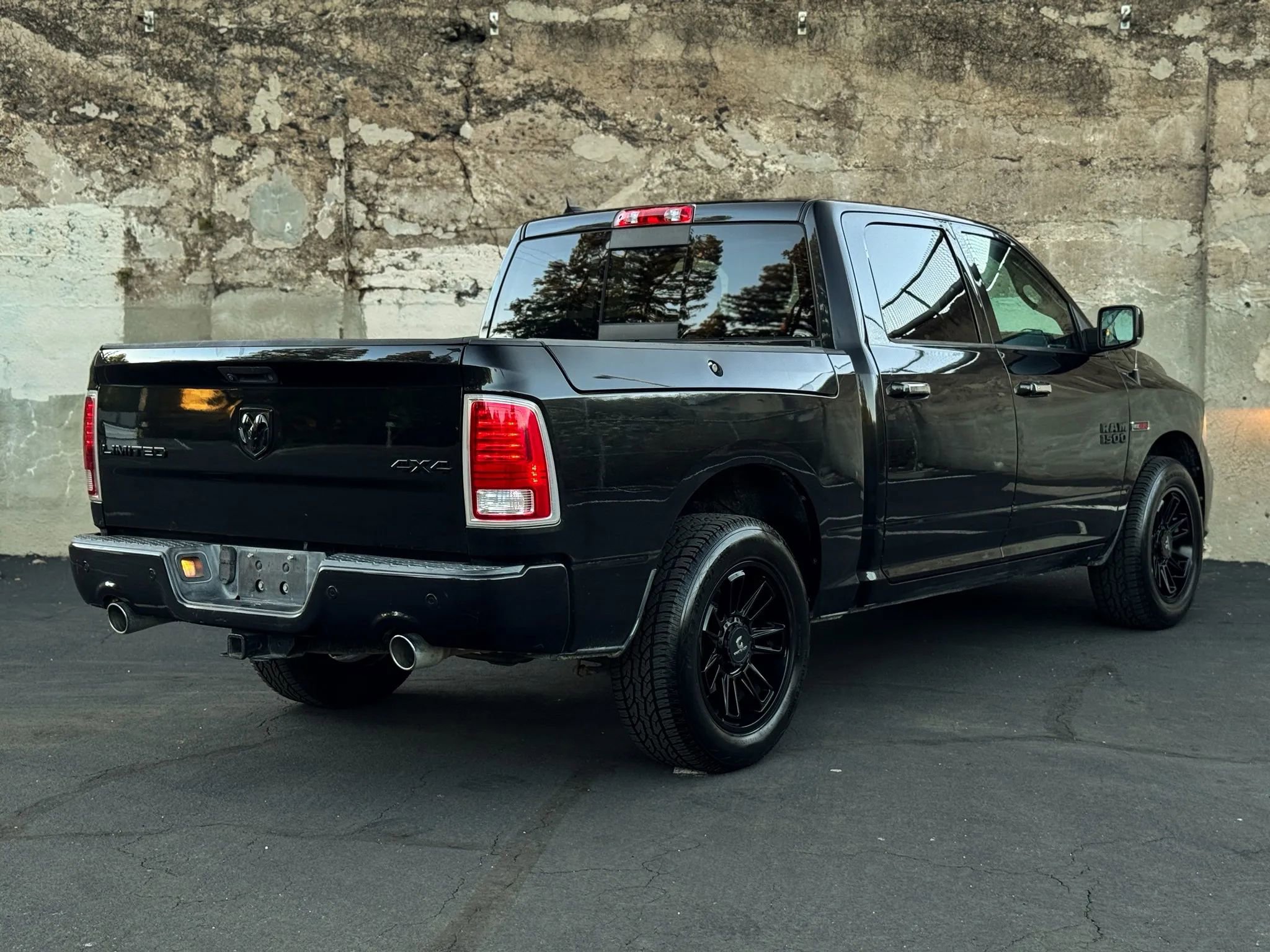 Used 2015 RAM 1500 Limited AWD/4WD image 4