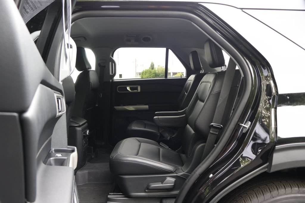 Used 2023 Ford Explorer XLT w/ Equipment Group 202A AWD/4WD image 43
