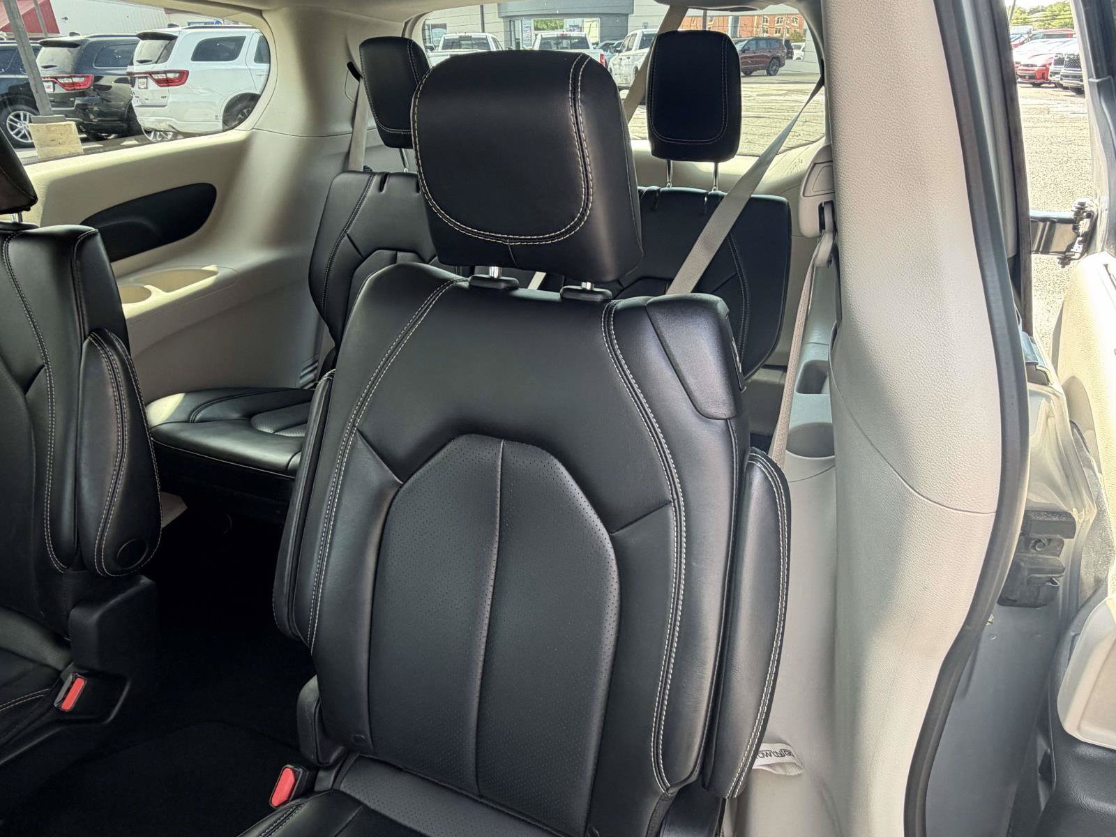 Used 2023 Chrysler Pacifica Touring-L FWD image 29