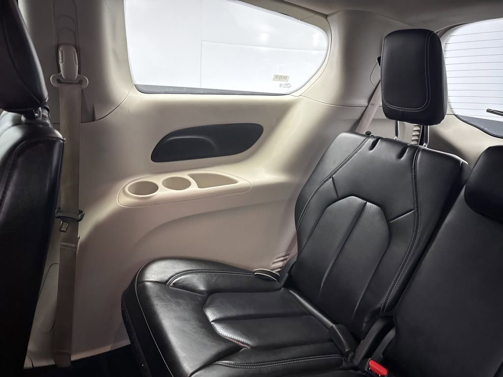 Used 2023 Chrysler Pacifica Touring-L FWD image 37