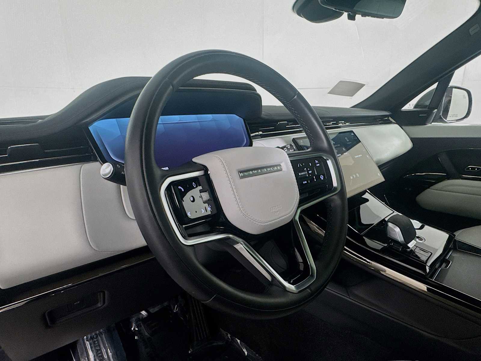 Used 2024 Land Rover Range Rover Sport SE image 12