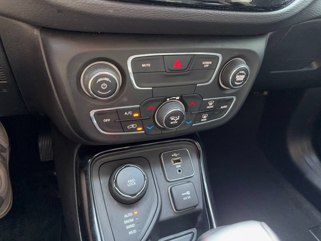 Used 2021 Jeep Compass Latitude AWD/4WD image 16