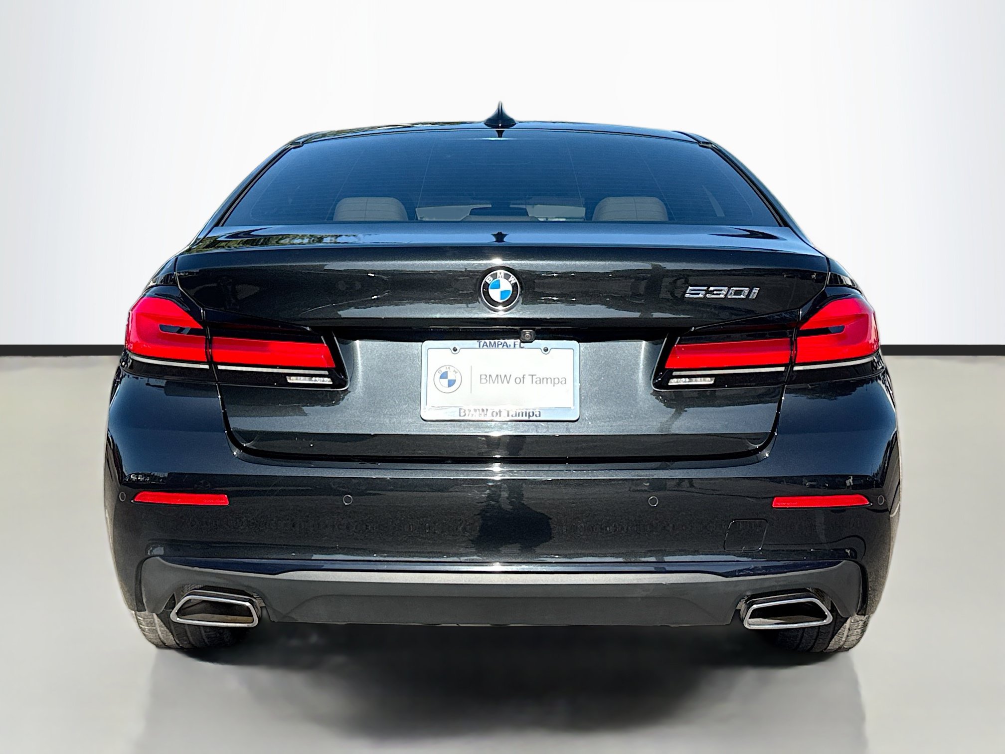 Used 2023 BMW 530i w/ Premium Package RWD image 4
