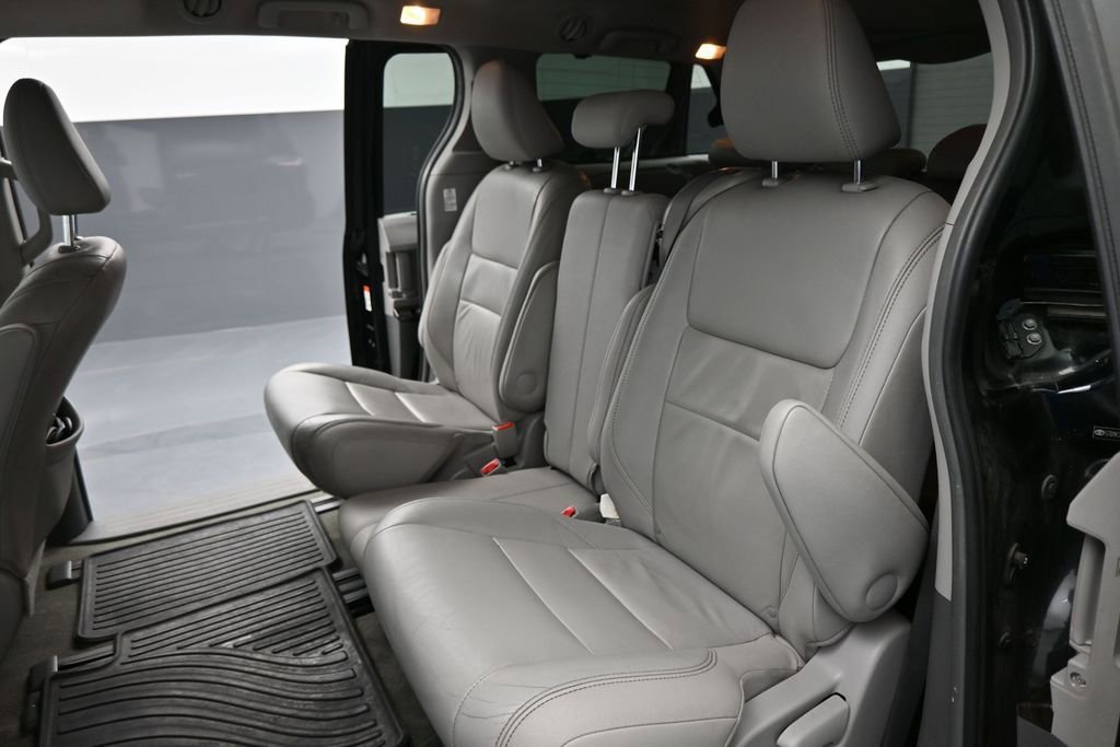 Used 2015 Toyota Sienna XLE Premium FWD image 21