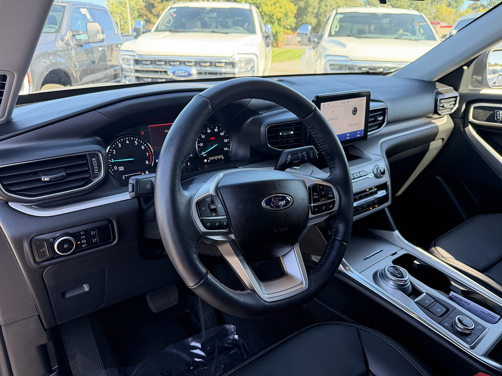 Used 2023 Ford Explorer XLT w/ Equipment Group 202A AWD/4WD image 13