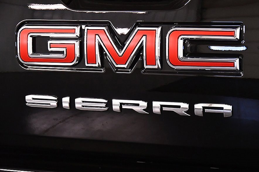 Used 2025 GMC Sierra 1500 Elevation image 13