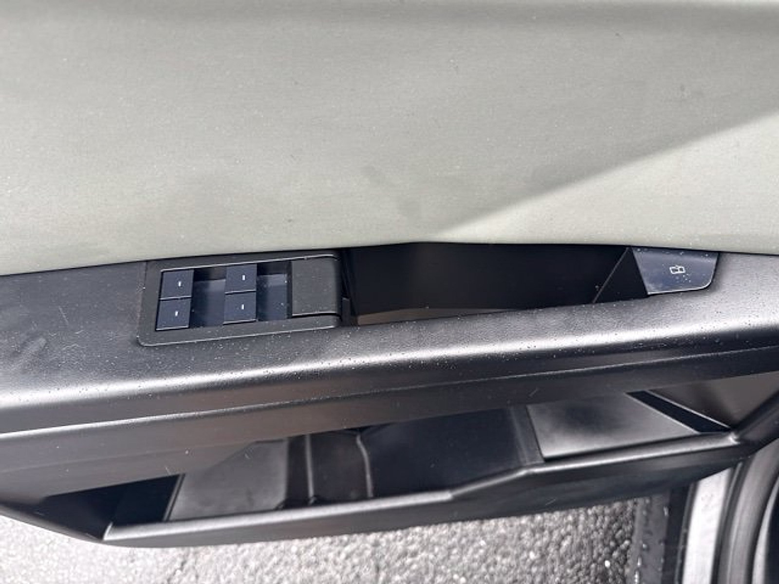 Used 2025 Tesla Cybertruck AWD Crew Cab image 11