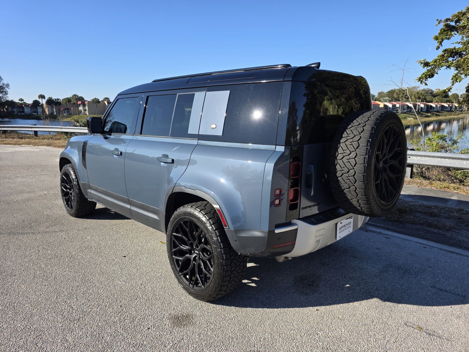 Used 2020 Land Rover Defender 110 HSE image 2