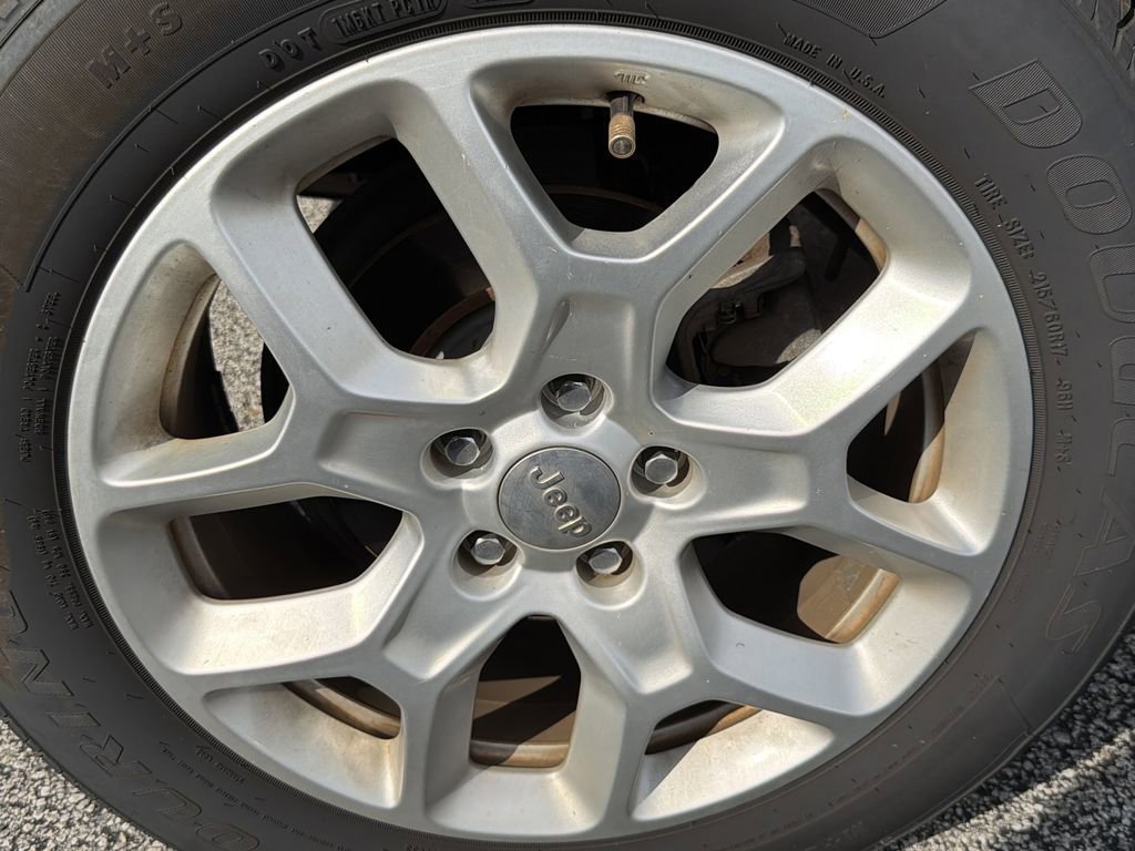 Used 2017 Jeep Renegade Latitude FWD image 13