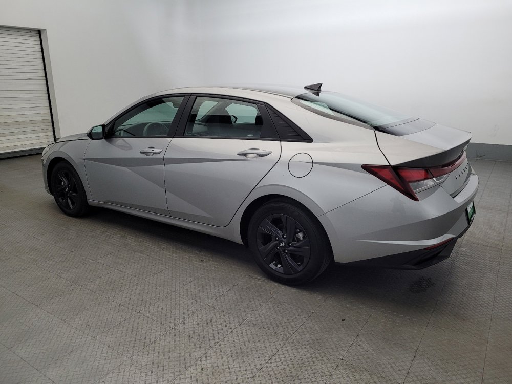 Used 2023 Hyundai Elantra SEL w/ Preferred Accessory Package image 3
