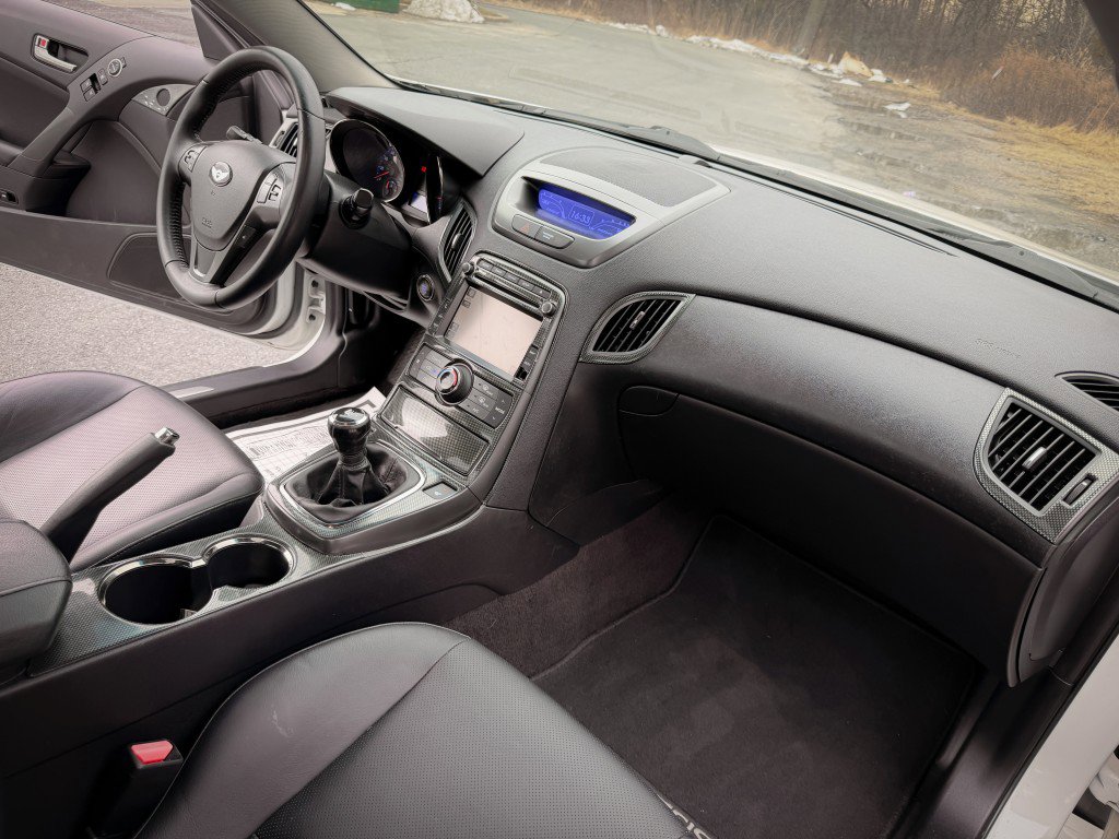 Used 2011 Hyundai Genesis 3.8 image 18