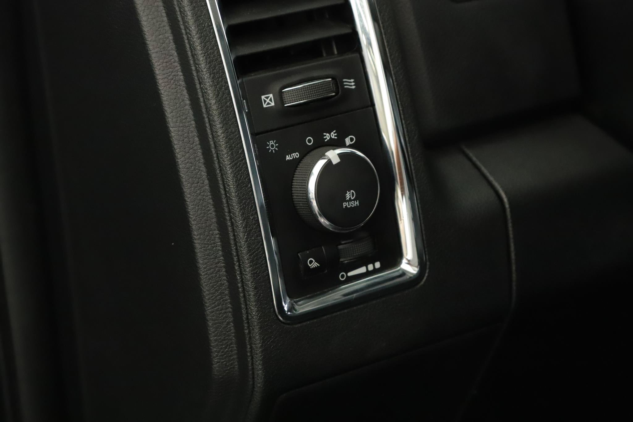 Used 2017 RAM 2500 Laramie w/ Sport Appearance Group AWD/4WD image 8