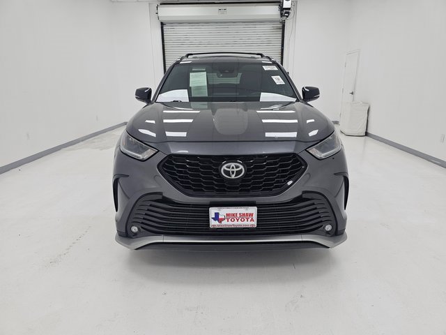 Used 2022 Toyota Highlander XSE image 3