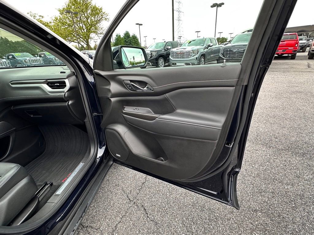 Used 2022 GMC Acadia SLT AWD/4WD image 15