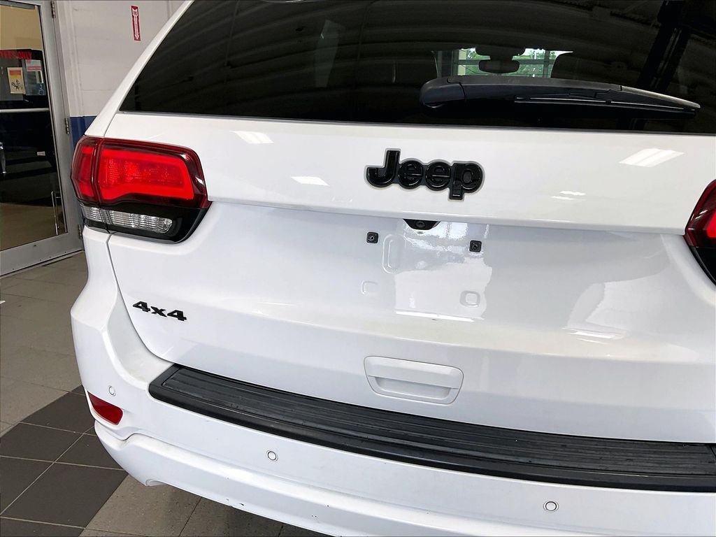 Used 2018 Jeep Grand Cherokee Altitude AWD/4WD image 28