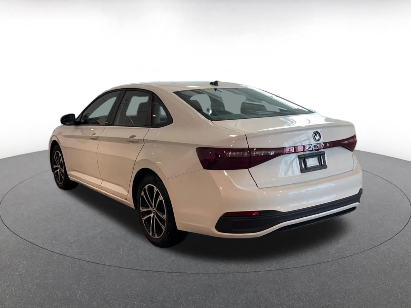 Used 2025 Volkswagen Jetta Sport image 11