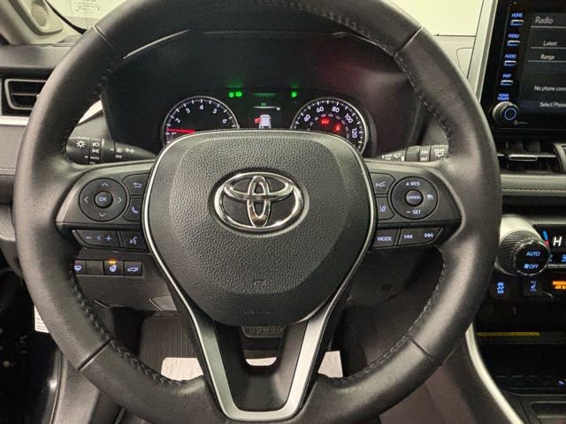 Used 2020 Toyota RAV4 XLE Premium image 19