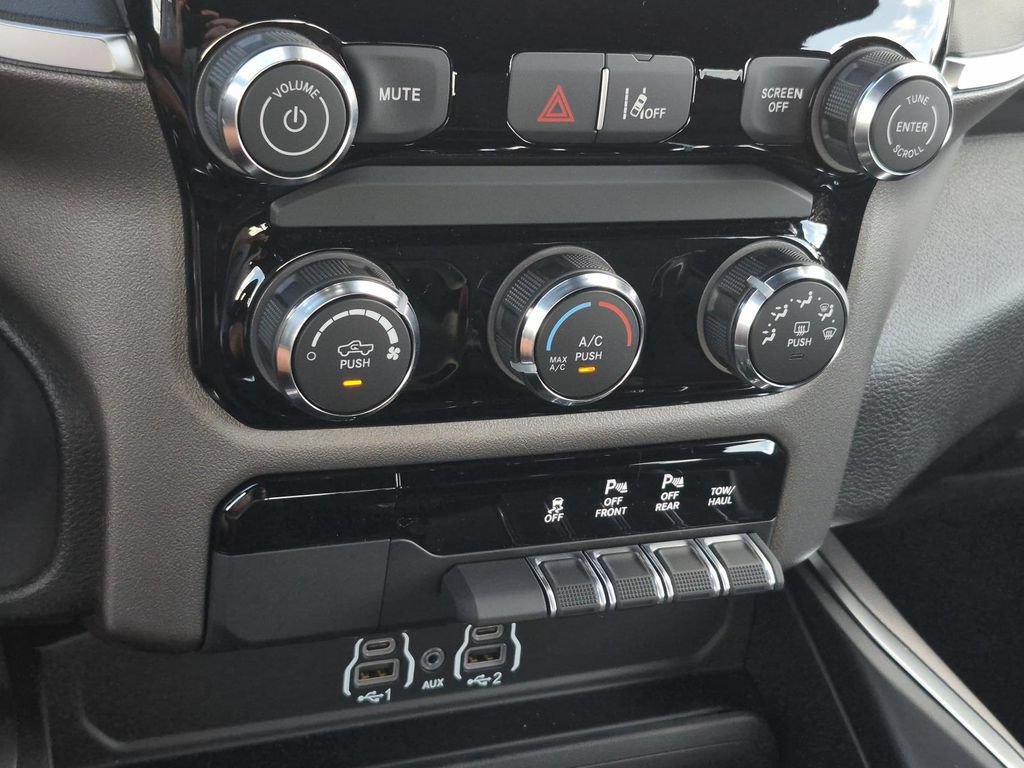 New 2026 RAM 1500 Express AWD/4WD image 29