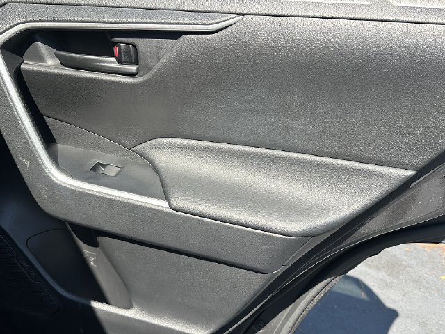 Used 2022 Toyota RAV4 LE FWD image 13