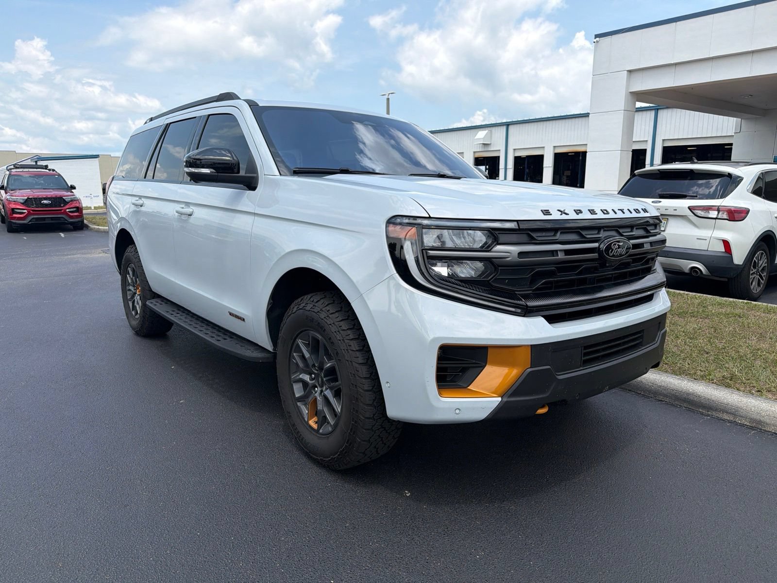 Certified 2025 Ford Expedition Tremor AWD/4WD image 1
