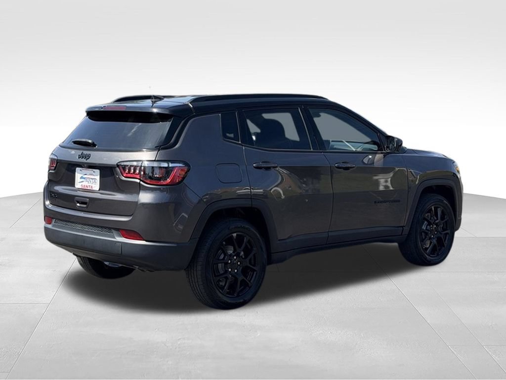 Used 2023 Jeep Compass Latitude w/ Convenience Group AWD/4WD image 16