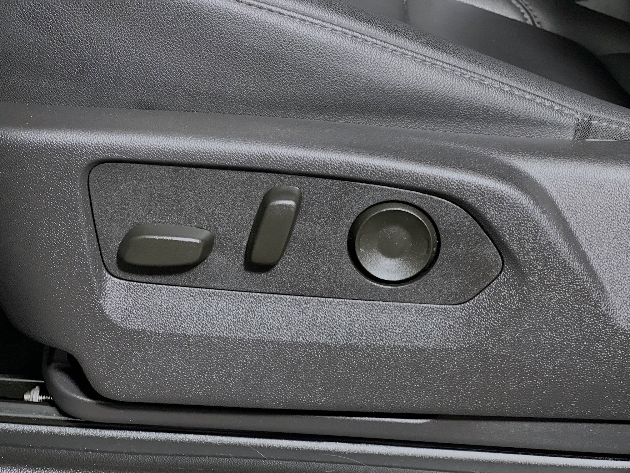 Used 2025 Chevrolet Suburban Z71 image 16