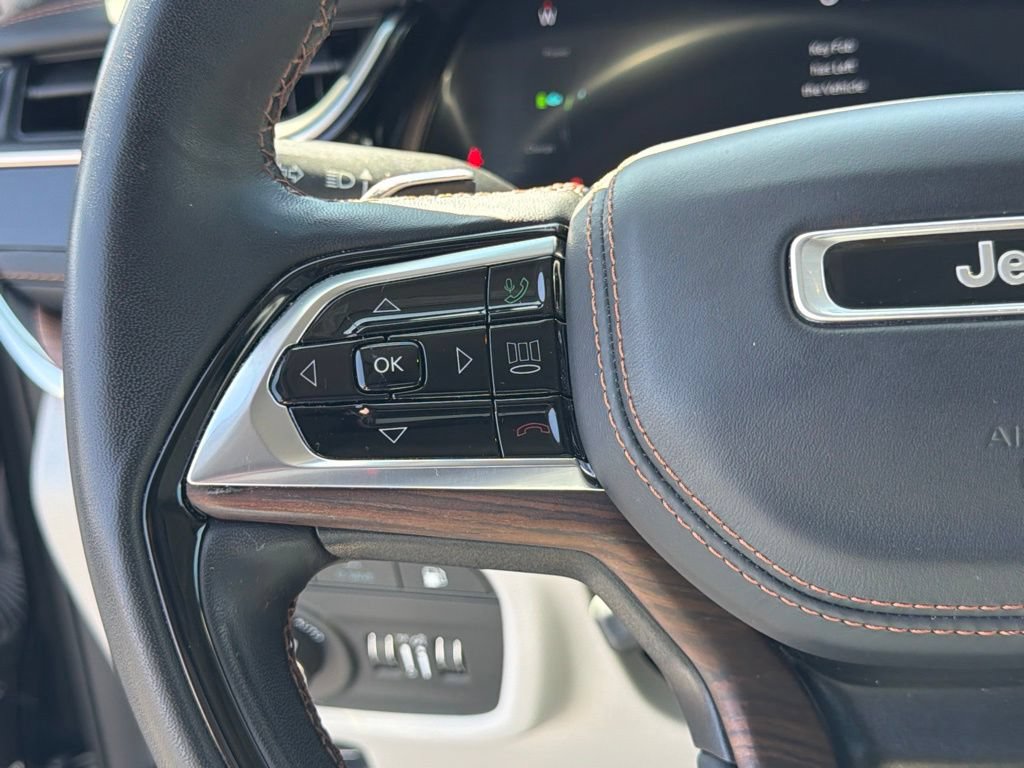 Used 2022 Jeep Grand Cherokee Summit w/ Advanced Protech Group IV AWD/4WD image 28