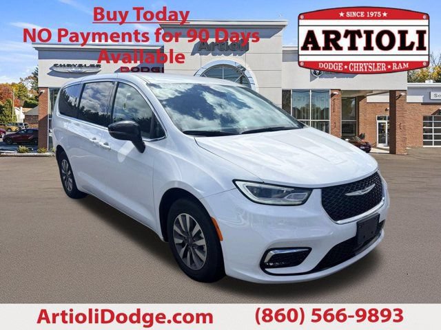 Used 2024 Chrysler Pacifica Limited FWD image 1