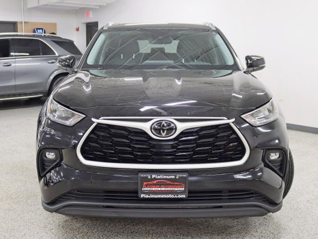 Used 2020 Toyota Highlander XLE AWD/4WD image 8
