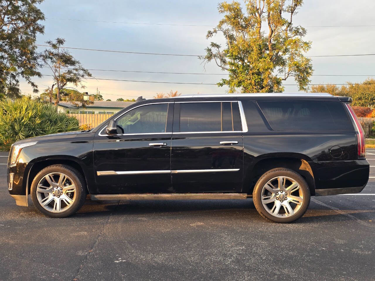 Used 2015 Cadillac Escalade ESV Premium image 4