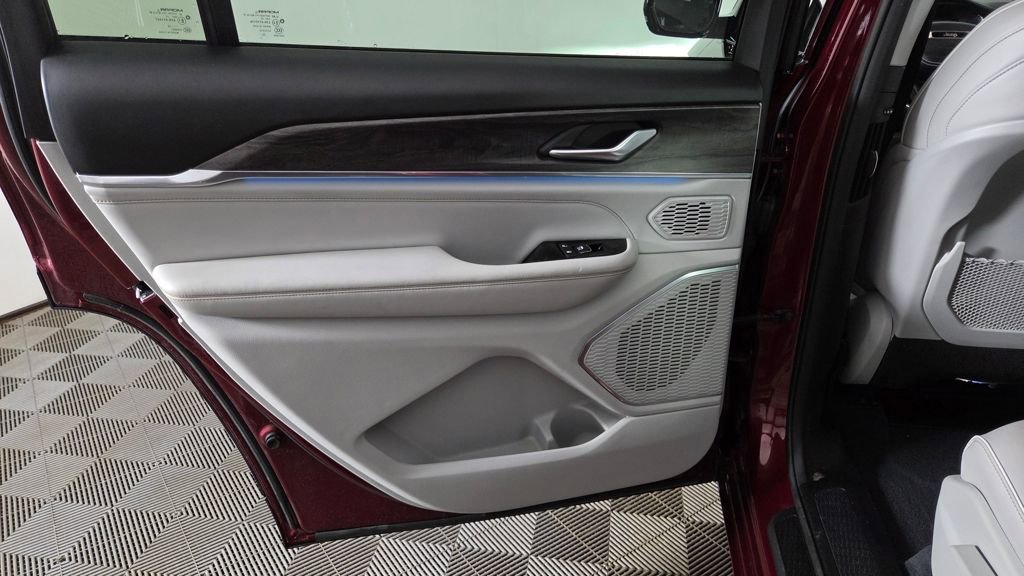 Used 2023 Jeep Grand Cherokee L Overland image 29