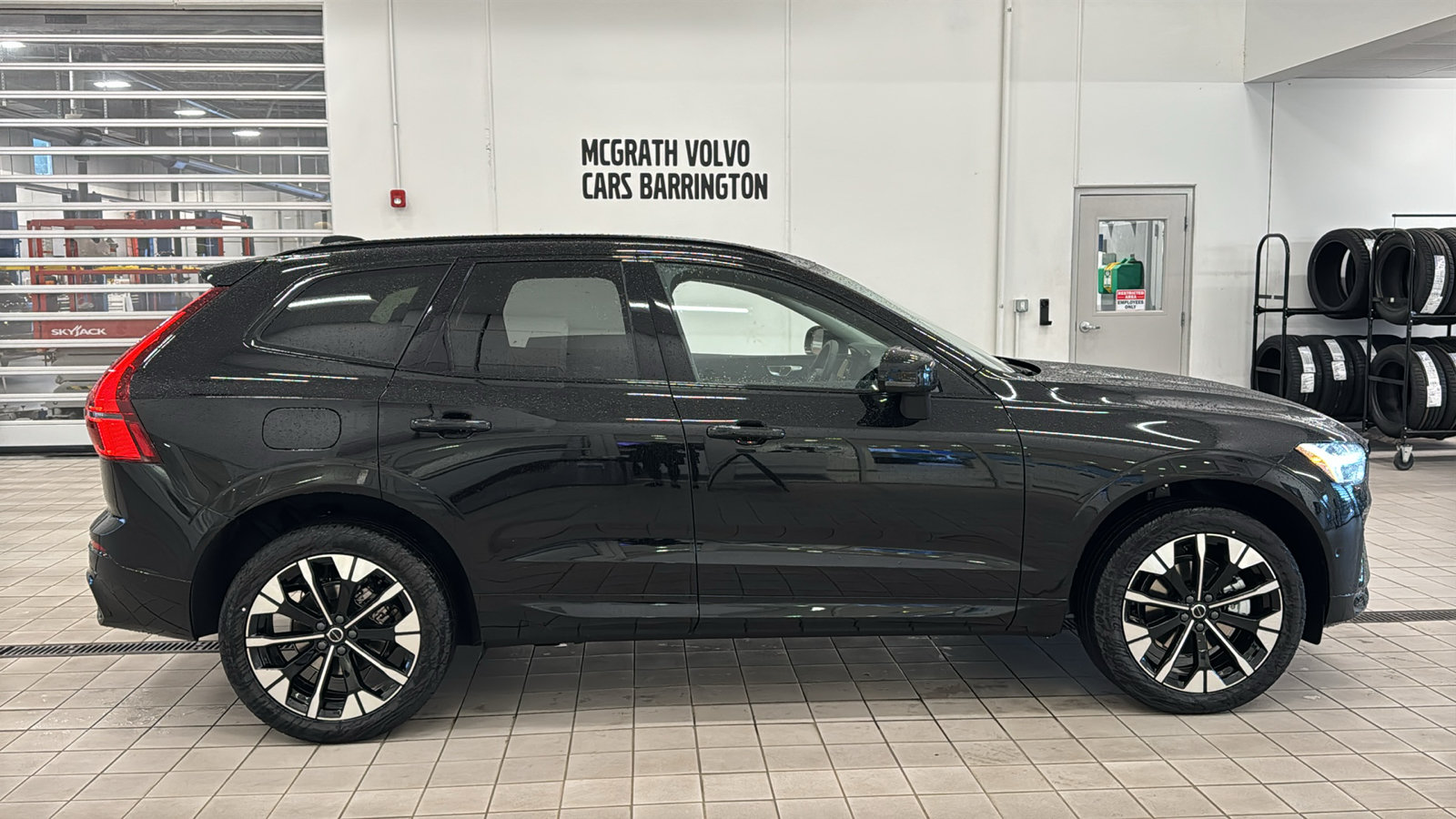 New 2026 Volvo XC60 B5 Plus w/ Climate Package AWD/4WD image 4