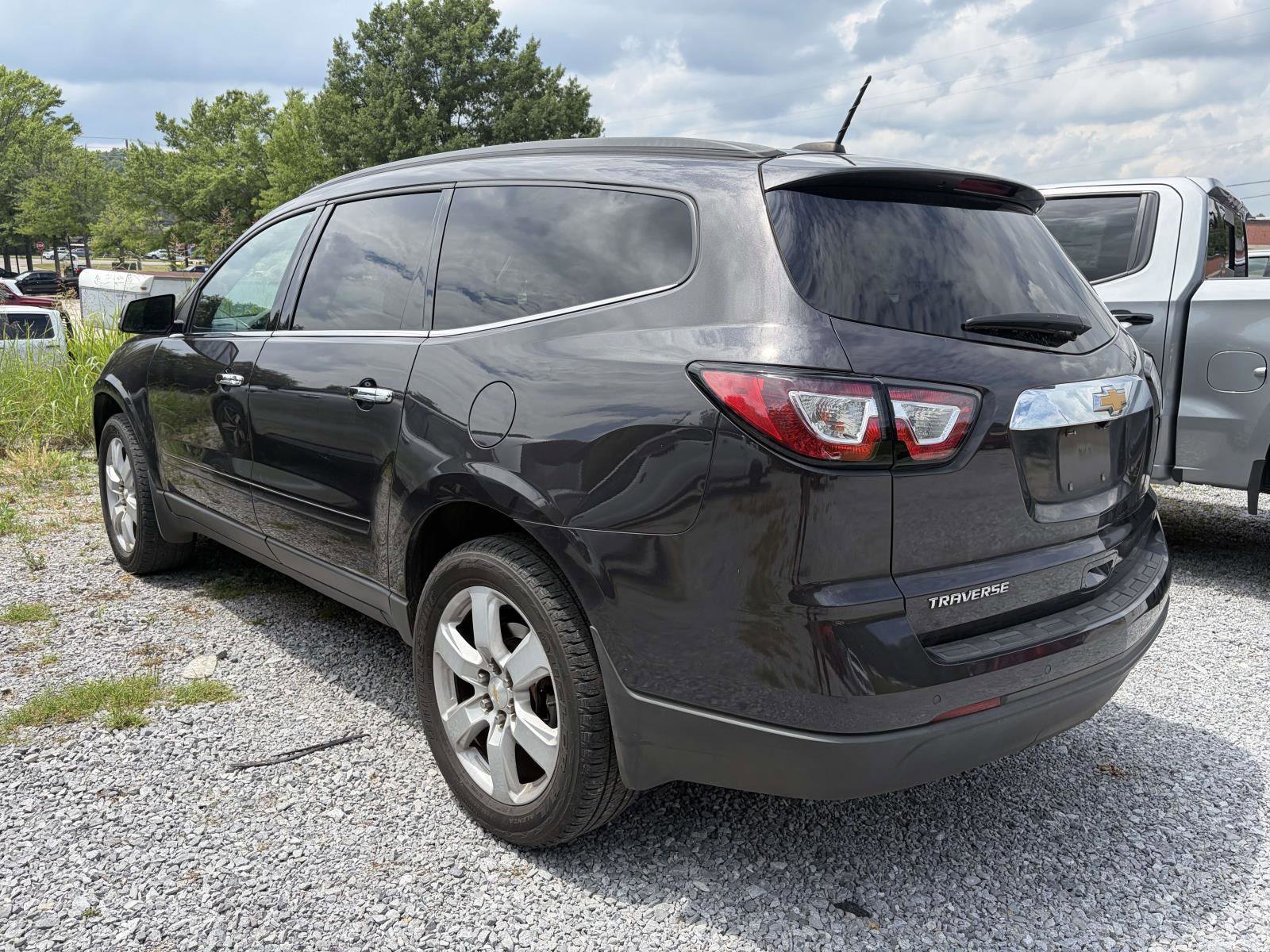 Used 2017 Chevrolet Traverse LT w/ Style and Technology Package FWD image 7