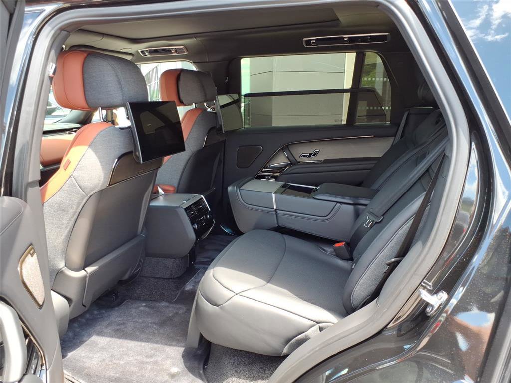 New 2026 Land Rover Range Rover SV AWD/4WD image 12